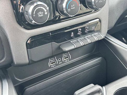 Used 2025 RAM 1500 Big Horn AWD/4WD image 32