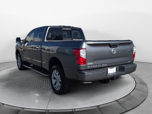 Used 2018 Nissan Titan SL image 3