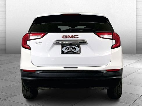Used 2024 GMC Terrain SLE image 3