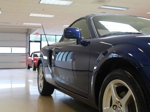 Used 2001 Toyota MR2 RWD image 13