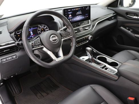Used 2023 Nissan Altima 2.5 SR w/ SR Premium Package image 15