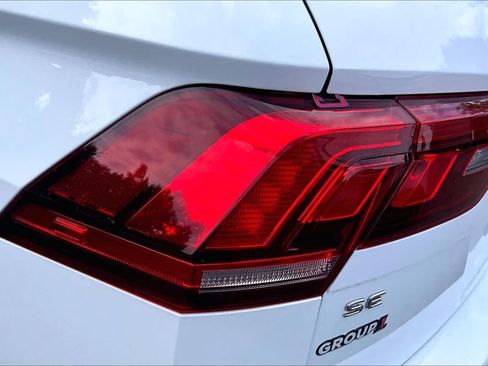 Used 2022 Volkswagen Tiguan SE AWD/4WD image 27
