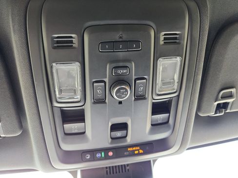 Used 2023 GMC Yukon XL AT4 AWD/4WD image 19