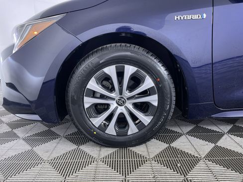 Used 2021 Toyota Corolla LE image 24