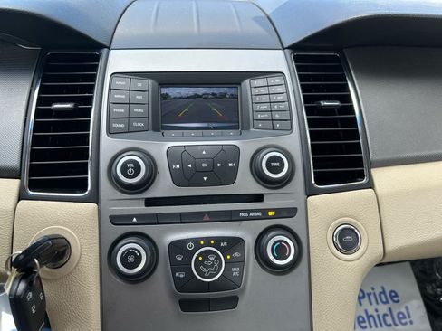Used 2016 Ford Taurus SE FWD image 17