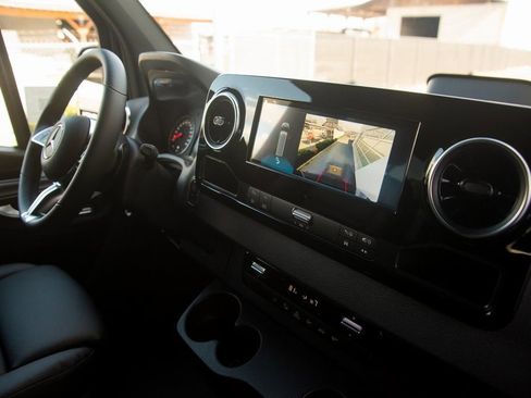 Used 2025 Mercedes-Benz Sprinter 2500 image 27