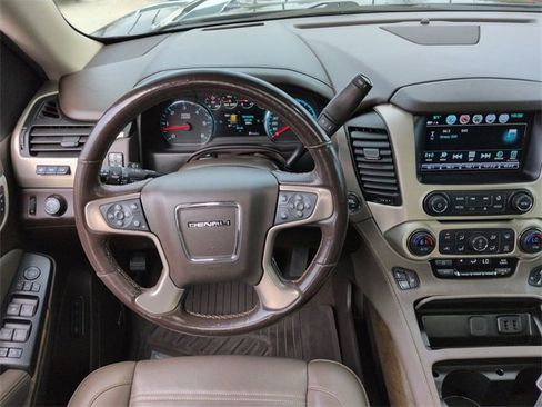 Used 2018 GMC Yukon Denali w/ Denali Ultimate Package image 16