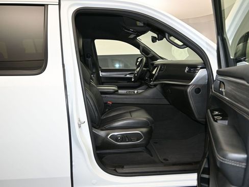 Used 2024 Jeep Wagoneer Series II w/ Flexible Seating Group image 29