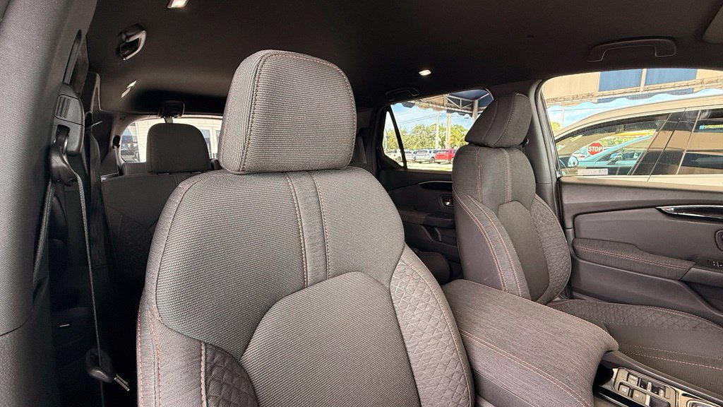 Certified 2024 Honda Pilot Sport image 10