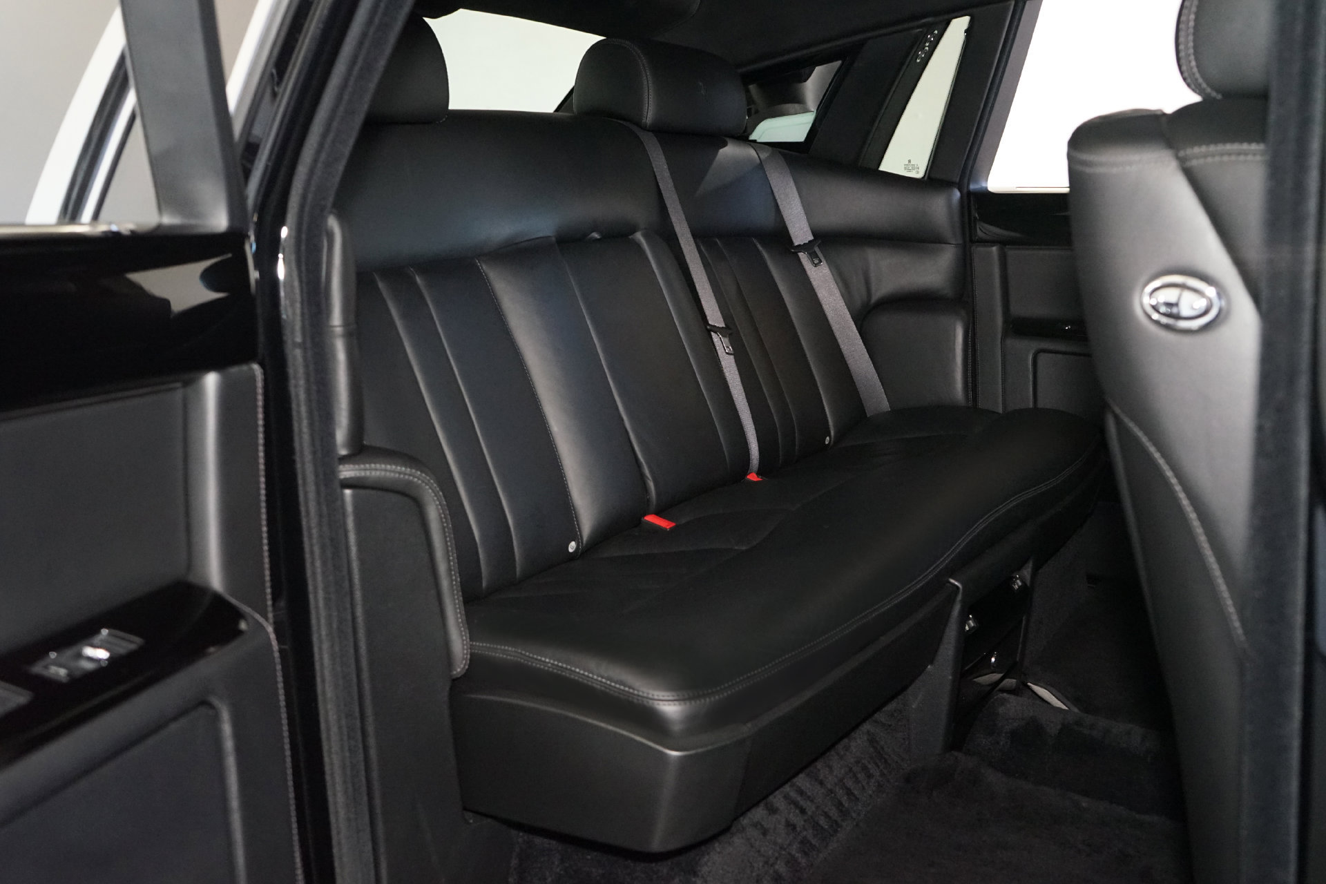 Used 2013 Rolls-Royce Phantom Sedan RWD image 23