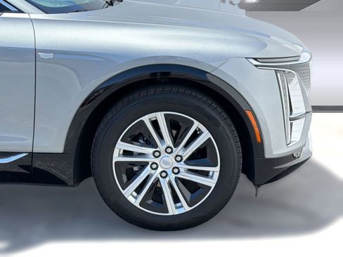 Certified 2024 Cadillac Lyriq Tech w/ LPO, Floor Liner Package AWD/4WD image 11