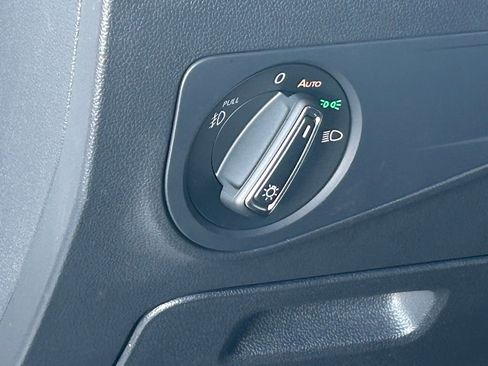 Used 2021 Volkswagen Tiguan SE R-Line image 34