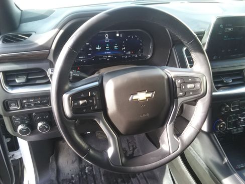 Used 2022 Chevrolet Suburban LT w/ Luxury Package image 18