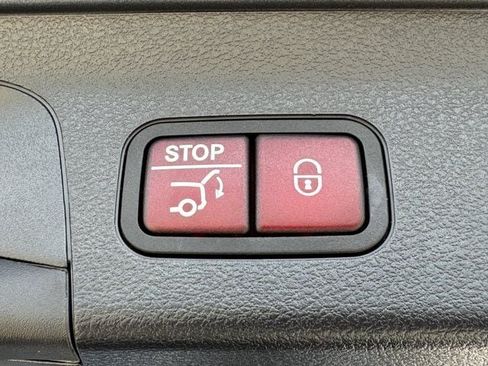 Used 2024 Mercedes-Benz GLS 450 4MATIC image 32