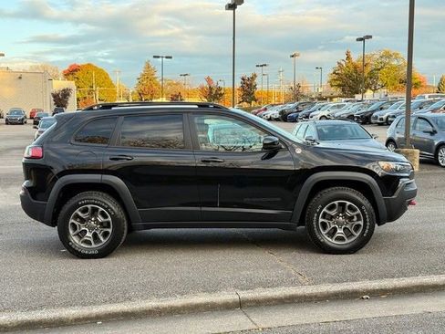 Used 2023 Jeep Cherokee Trailhawk image 4