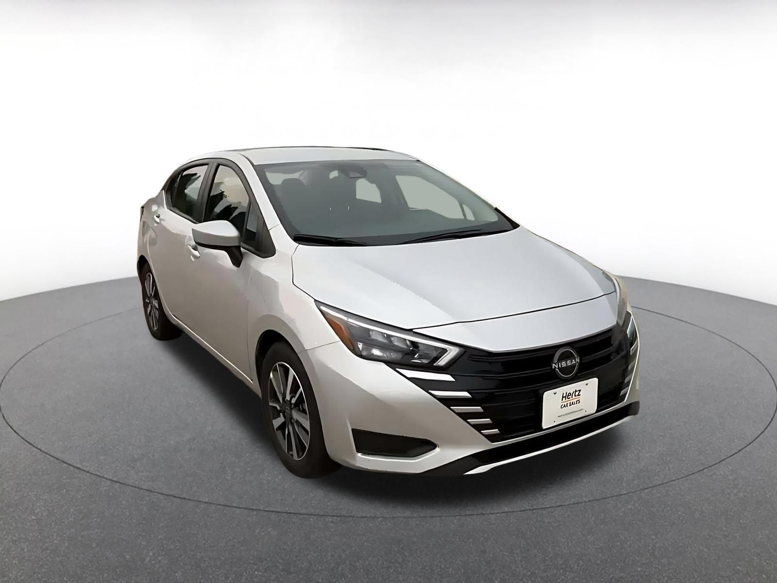 Used 2025 Nissan Versa SV FWD image 3