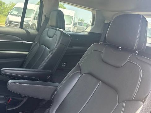 Used 2022 Jeep Grand Cherokee L Limited AWD/4WD image 13