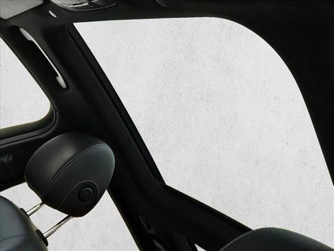 Used 2020 Mercedes-Benz GLC 300 4MATIC image 16