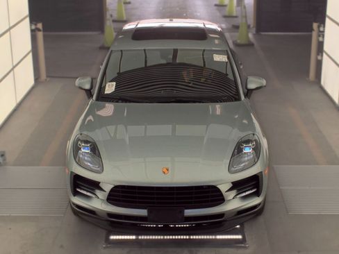 Used 2021 Porsche Macan AWD/4WD image 2