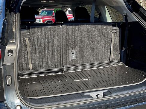 Used 2021 Toyota Highlander XLE AWD/4WD image 36