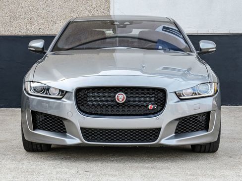 Used 2019 Jaguar XE S RWD image 4