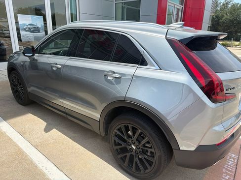 Used 2023 Cadillac XT4 Luxury w/ LPO, Onyx Lite Package FWD image 4