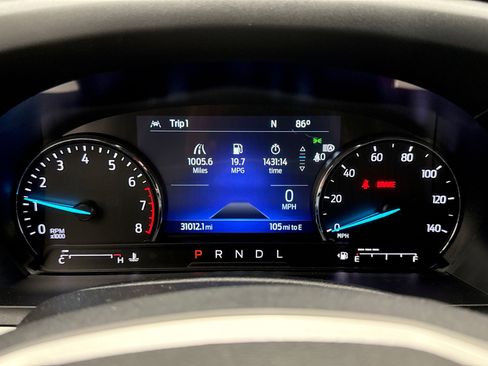 Used 2022 Ford Explorer XLT w/ Equipment Group 202A AWD/4WD image 9