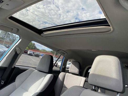 Used 2018 Toyota RAV4 XLE FWD image 38