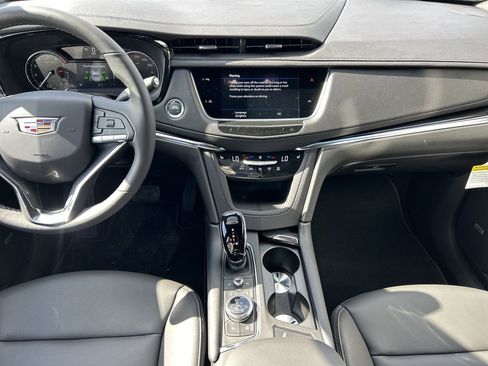 New 2025 Cadillac XT6 Luxury image 16