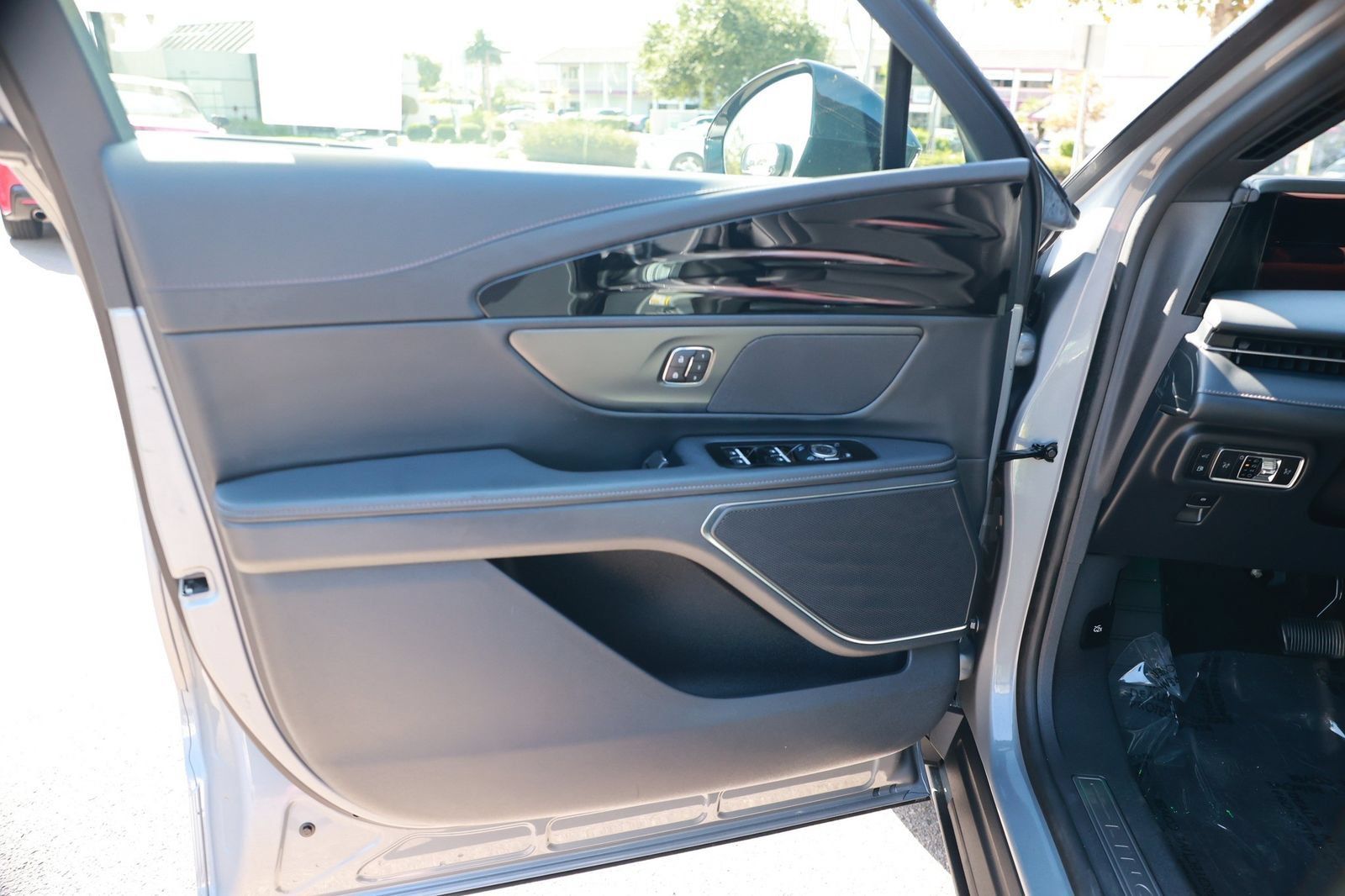Used 2024 Lincoln Nautilus Premier w/ Jet Appearance Package AWD/4WD image 22