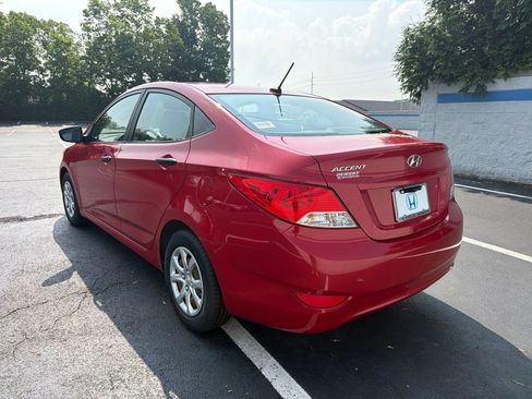 Used 2012 Hyundai Accent GLS FWD image 3