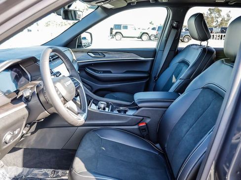 New 2026 Jeep Grand Cherokee Altitude image 22