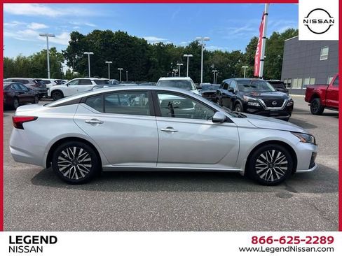 Used 2023 Nissan Altima 2.5 SV FWD image 5