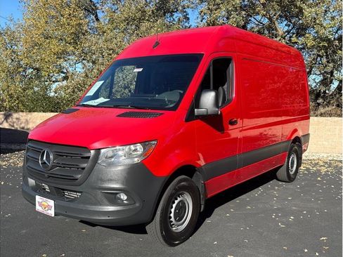 Used 2024 Mercedes-Benz Sprinter 2500 image 3