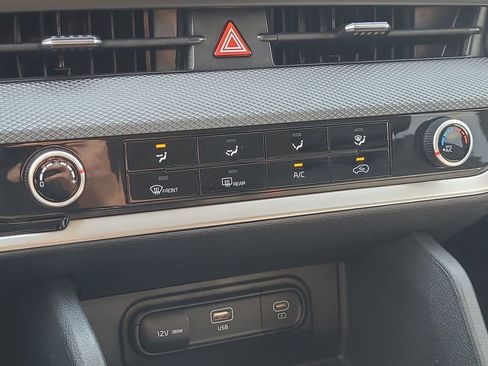 Used 2025 Kia Sportage LX image 13