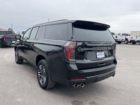 Used 2025 Chevrolet Suburban Z71 image 8