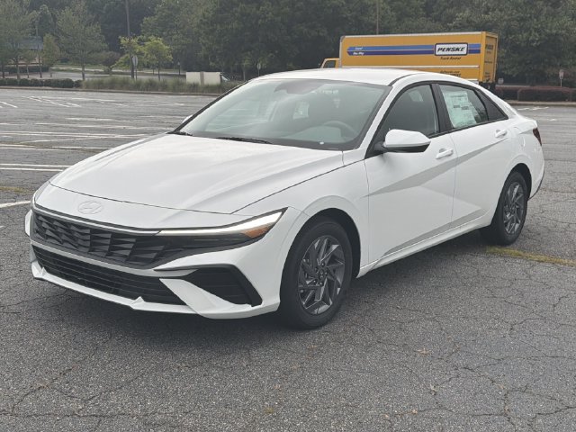 New 2026 Hyundai Elantra Hybrid FWD image 3