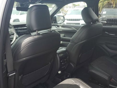 New 2025 Jeep Grand Cherokee L Altitude image 16