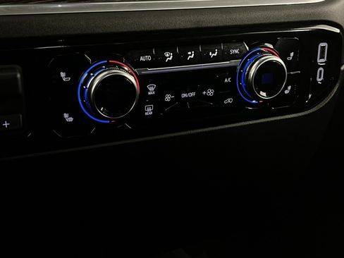 Used 2024 GMC Sierra 1500 SLE image 19