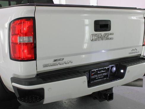 Used 2016 GMC Sierra 2500 Denali w/ Duramax Plus Package AWD/4WD image 24