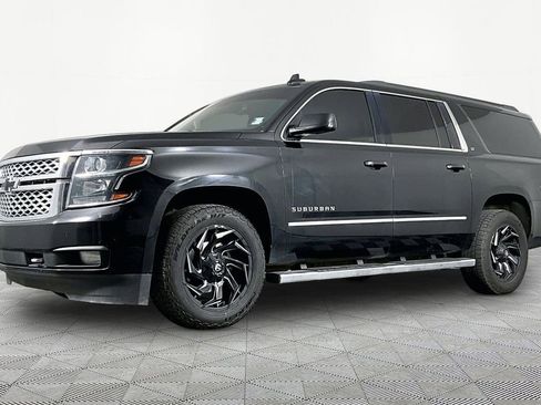 Used 2019 Chevrolet Suburban LT w/ LT Signature Package AWD/4WD image 1