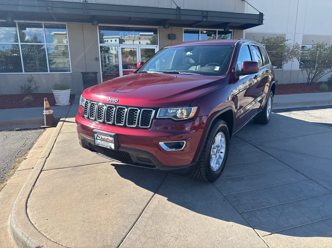 Used 2018 Jeep Grand Cherokee Laredo AWD/4WD image 2