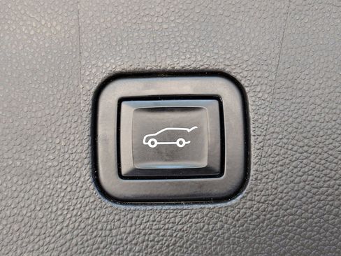 Used 2023 Buick Enclave Essence w/ Sport Touring Edition FWD image 31