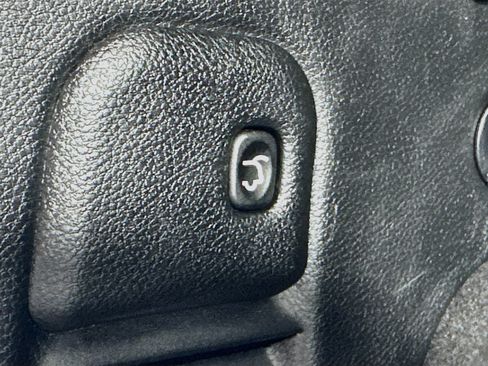 Used 2019 Jeep Grand Cherokee Altitude RWD image 30