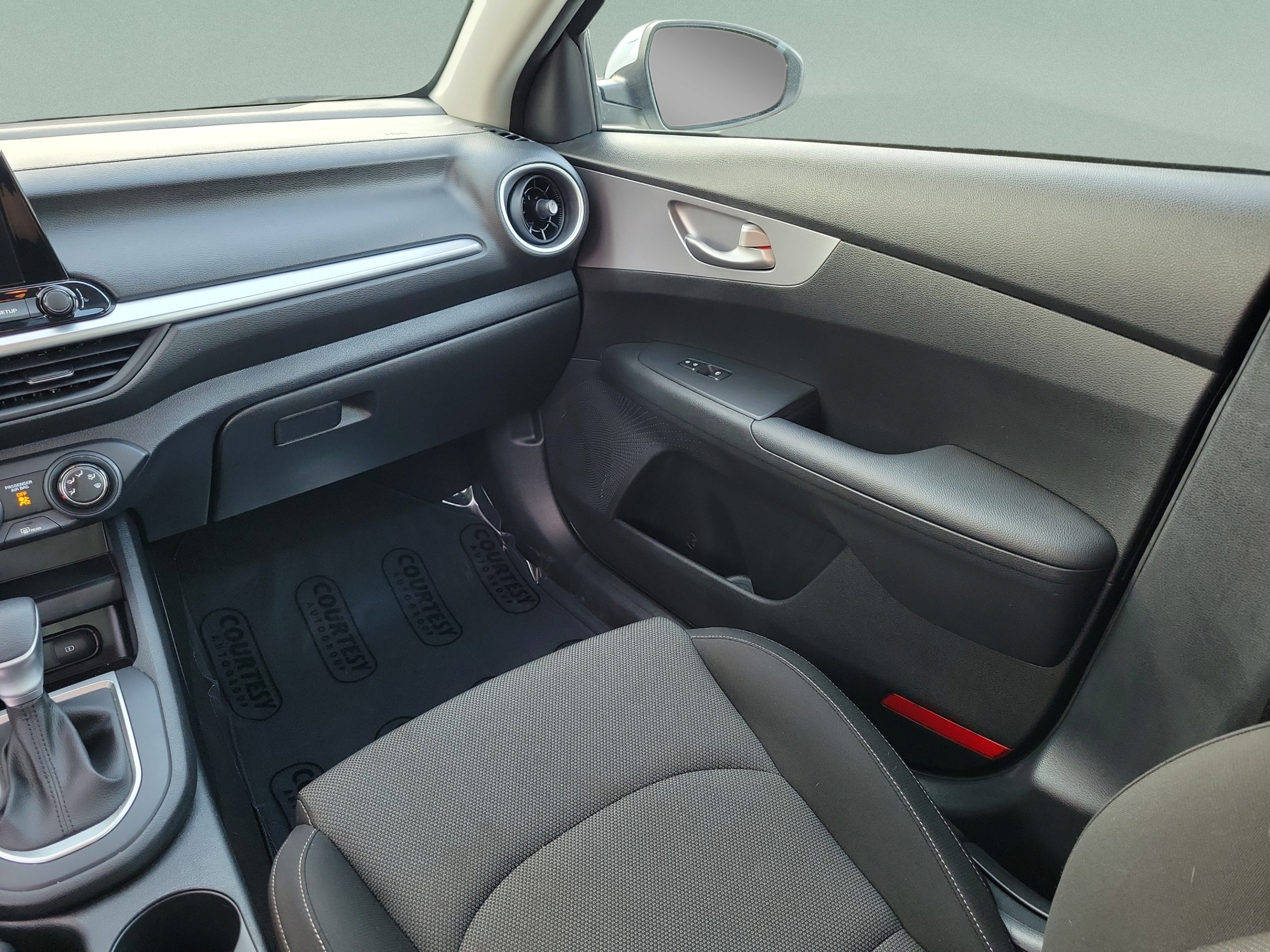 Used 2024 Kia Forte LXS w/ LXS Technology Package FWD image 11