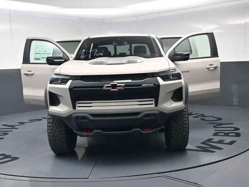 Used 2026 Chevrolet Colorado ZR2 w/ Technology Package AWD/4WD image 24