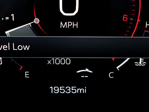 Used 2025 GMC Yukon Denali Ultimate AWD/4WD image 15