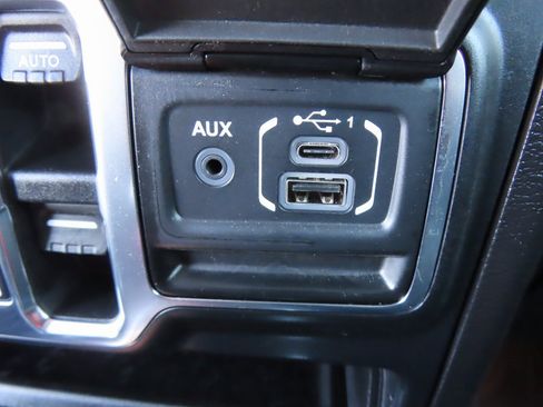 Used 2018 Jeep Wrangler Unlimited Sport S image 6