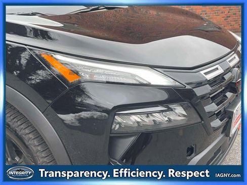 Certified 2025 Nissan Rogue SV image 10