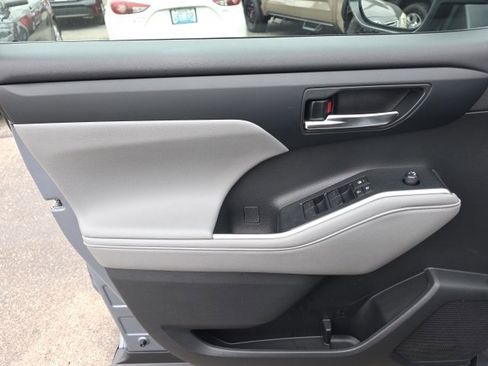 Certified 2023 Toyota Highlander XLE image 15